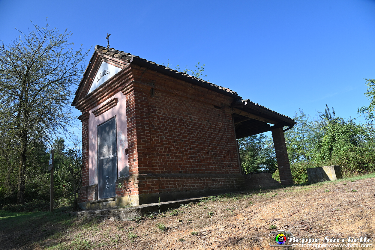 VBS_10030 - Pietra e Cappella di S. Anna - Cisterna d'Asti.jpg